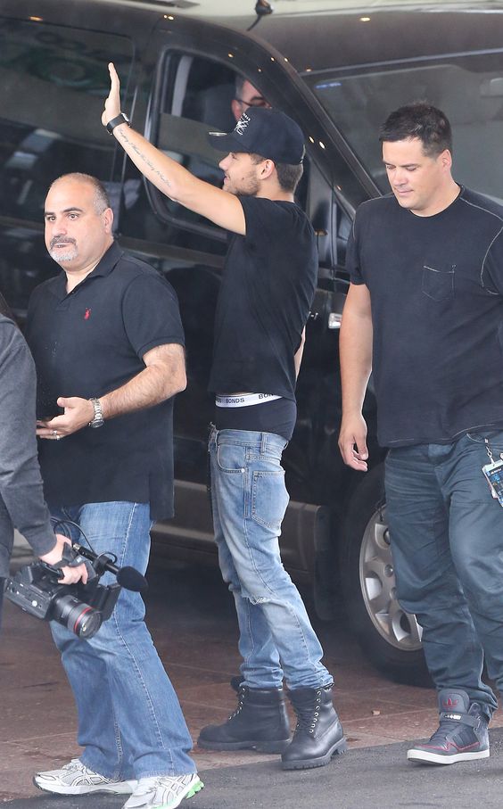 Liam Payne wearing jeans so low you can see his boxer pants!!